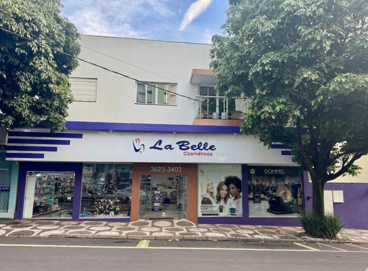 Fachada da La Belle Cosméticos em Umuarama